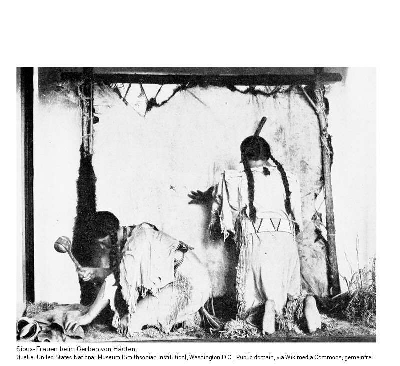 Sioux-Frauen beim Aufspannen von Häuten